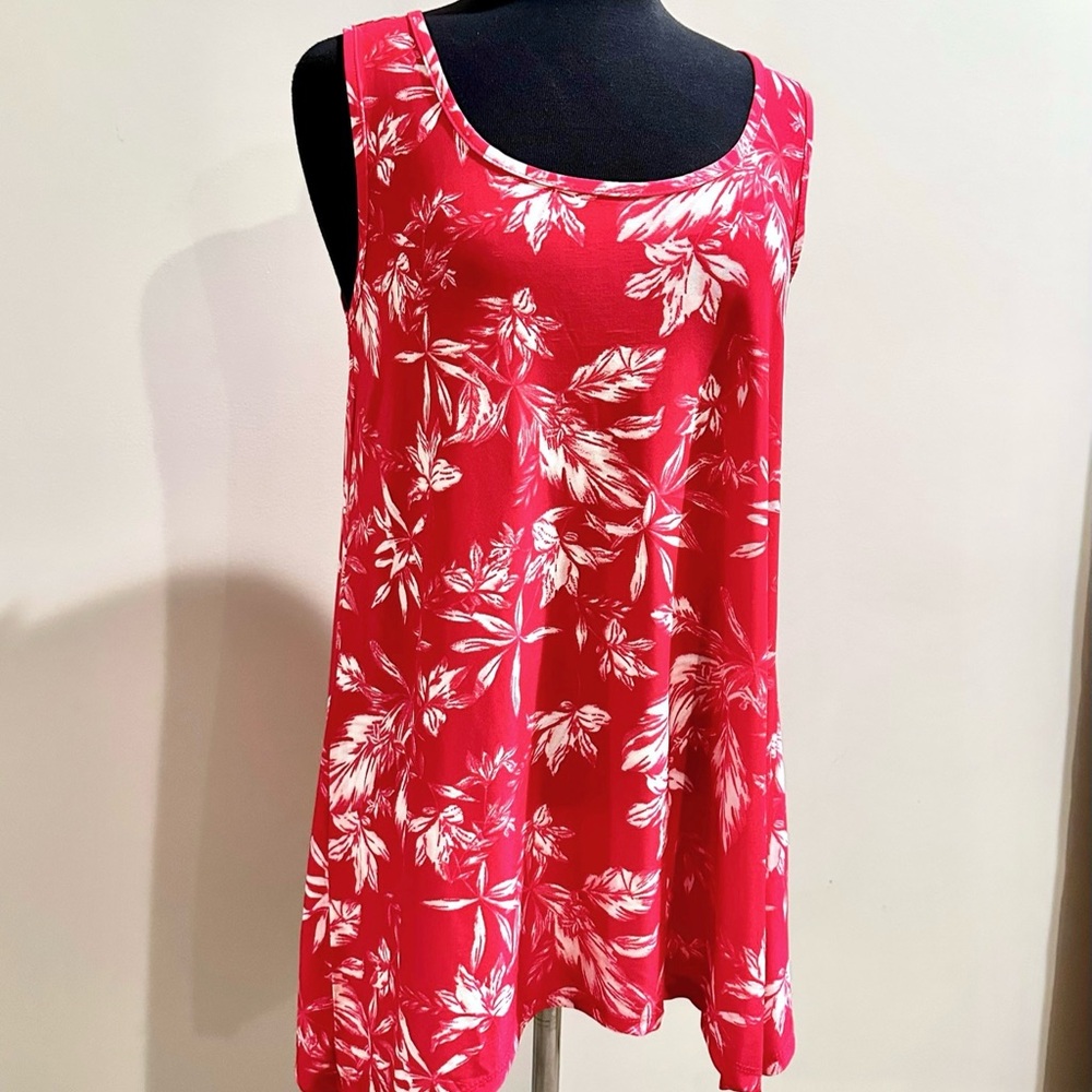 Size L - Red Lily Morgan Floral Sleeveless Tunic Top